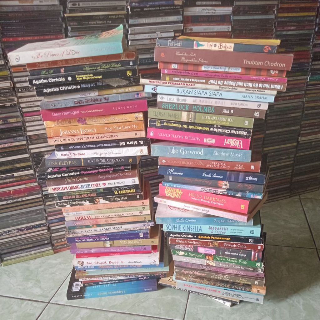 Obral Buku Novel Murah Meriah Karya Agatha Christie, Mira W, Julia Quinn, Maria A Sardjono, Sherlock