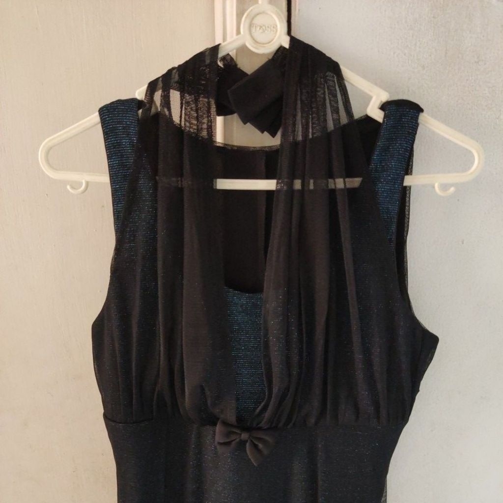Preloved : Dress gaun malam sequin biru halterneck second.