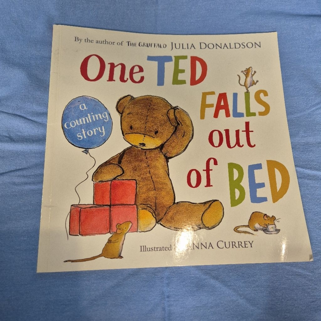 One Ted Falls Out of Bed Picture Book by Julia Donaldson Softcover Preloved buku cerita anak import