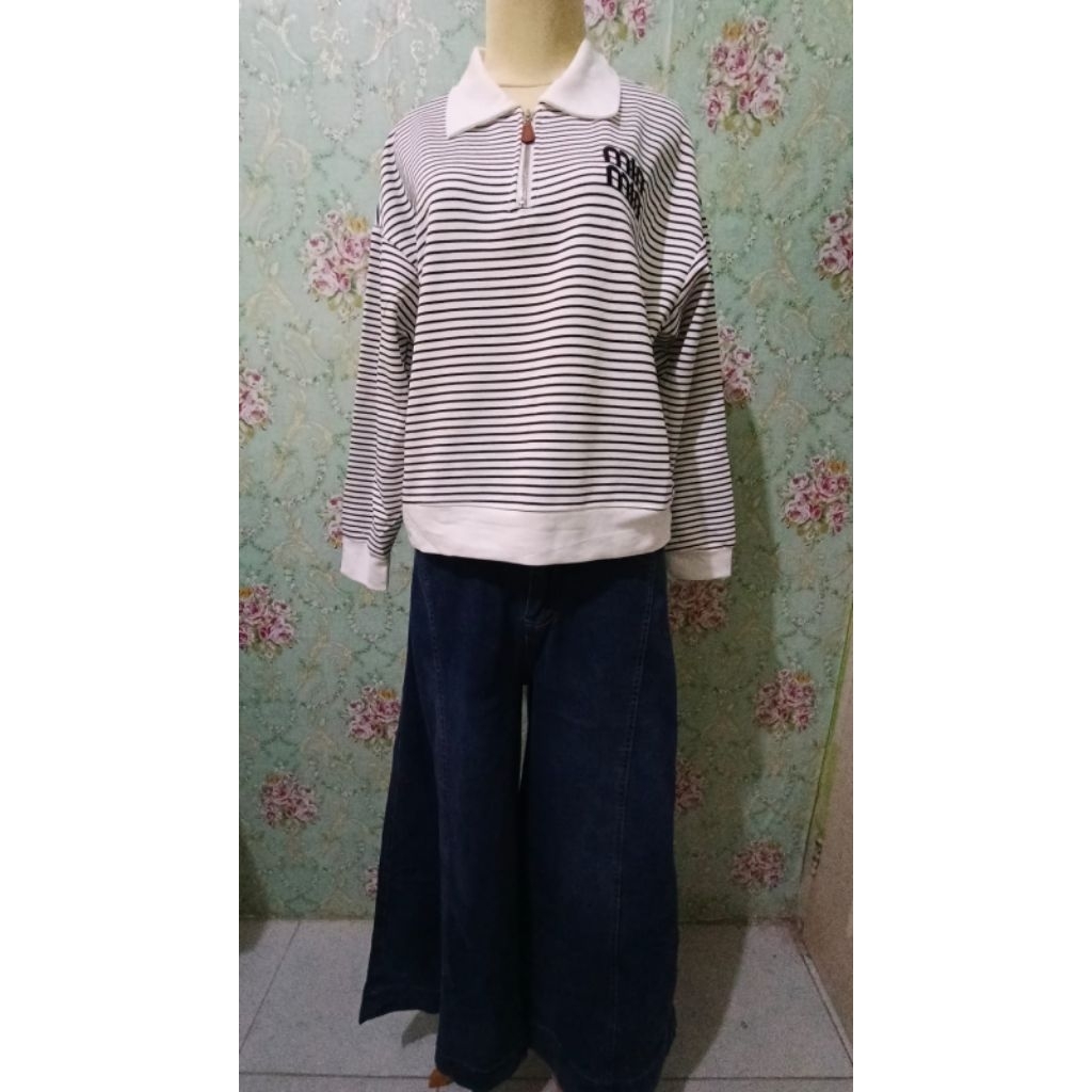 Atasan Rajut Liris Miu Miu