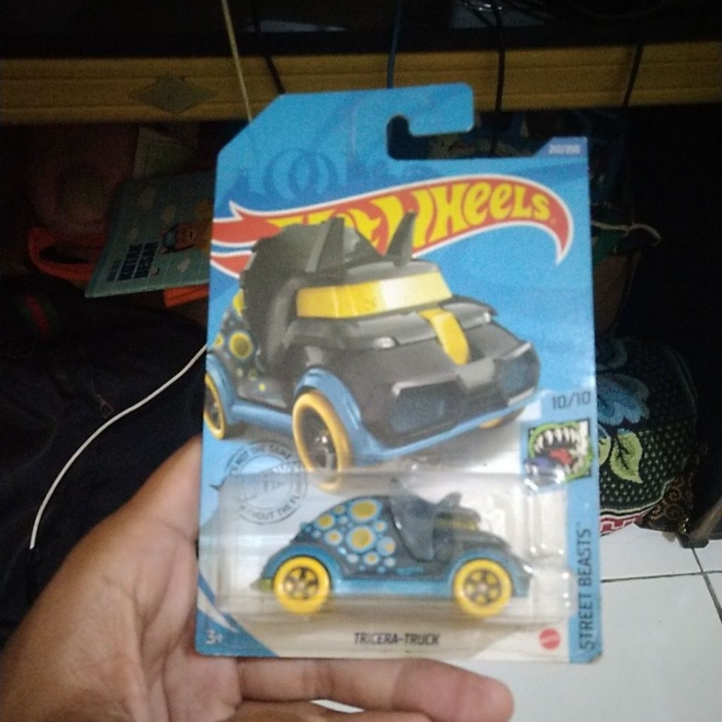HOT WHEELS TRICERA TRUCK STREET BEAST TH REGULER