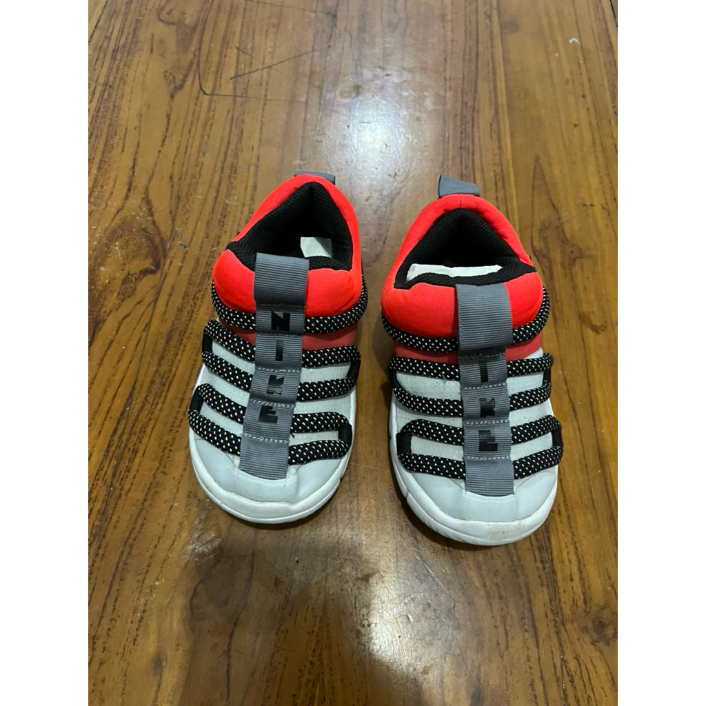 sepatu anak nike preloved