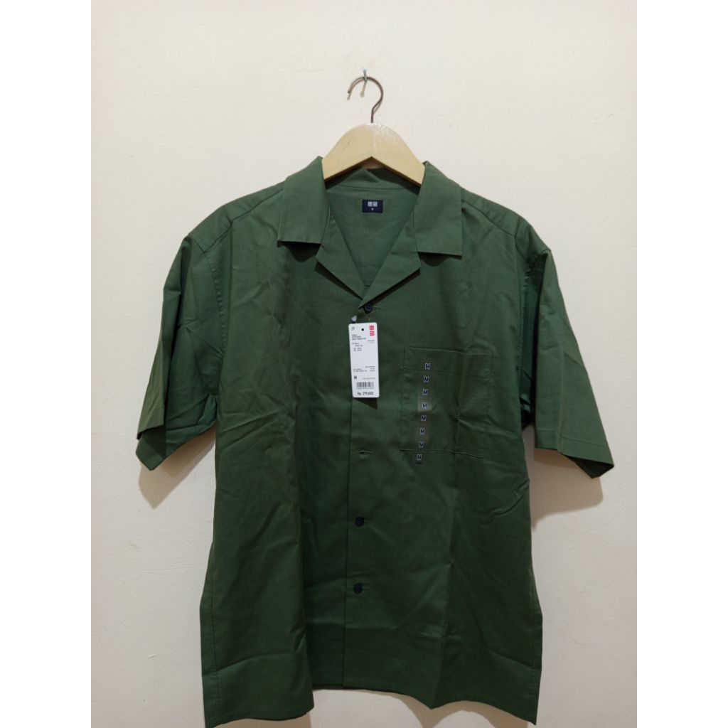 KEMEJA KERAH TERBUKA LENGAN PENDEK UNIQLO