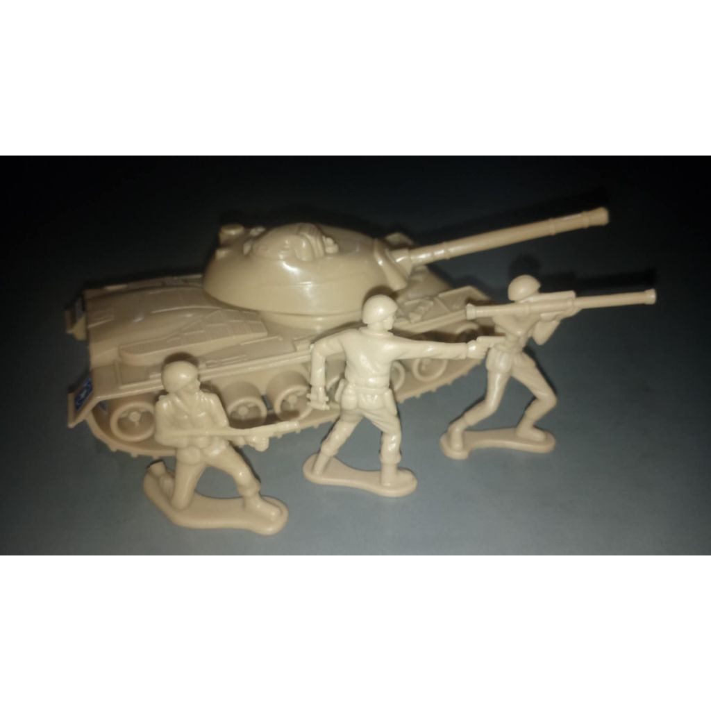 mainan tank tentara army combat warna krem