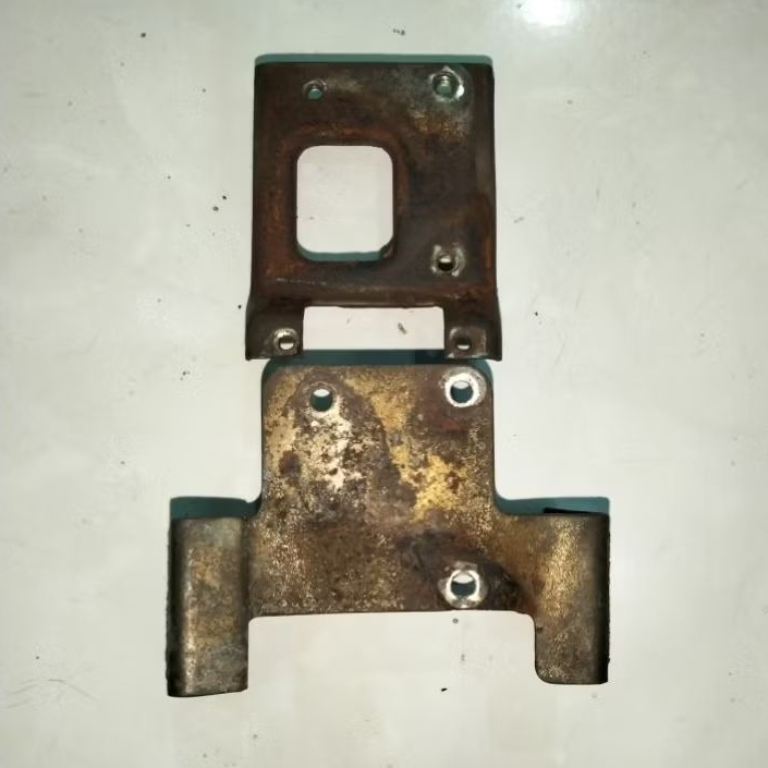 Breket/rumah koil dll dan part pengapian motor Suzuki crystal