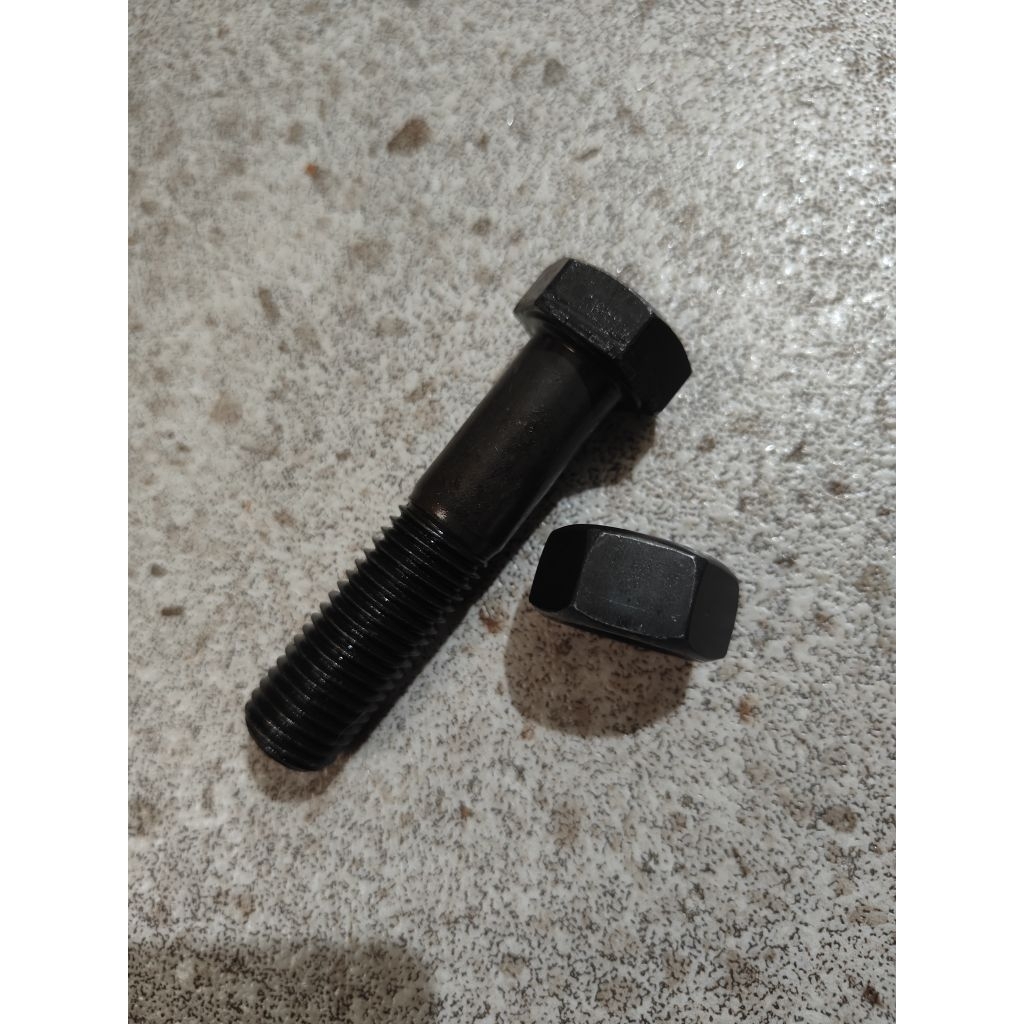 baut mur baja m16x70 kunci 24 8.8 drat kasar / baut mur baja  kunci 24 m16x70 8.8 / baut mur baja 8.