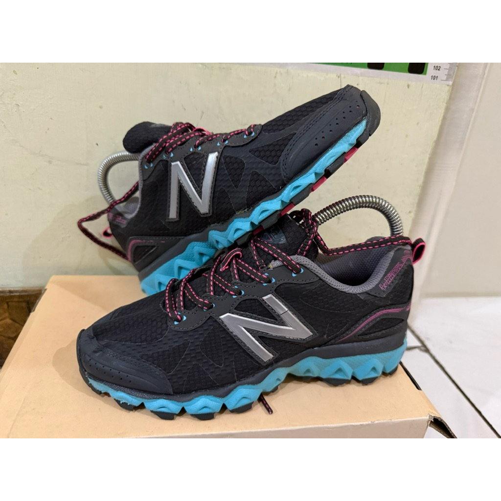 New Balance MT710 train running