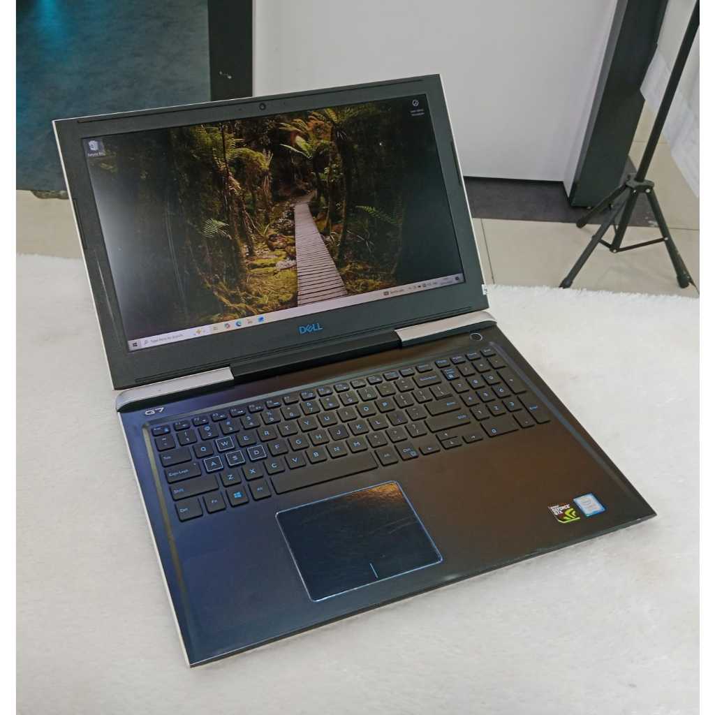 Laptop Leptop Gaming Desain G7 7588 Core i7 Gen 8 - RAM 16GB - SSD 256B + HDD 500GB - 15 inch - Nvid