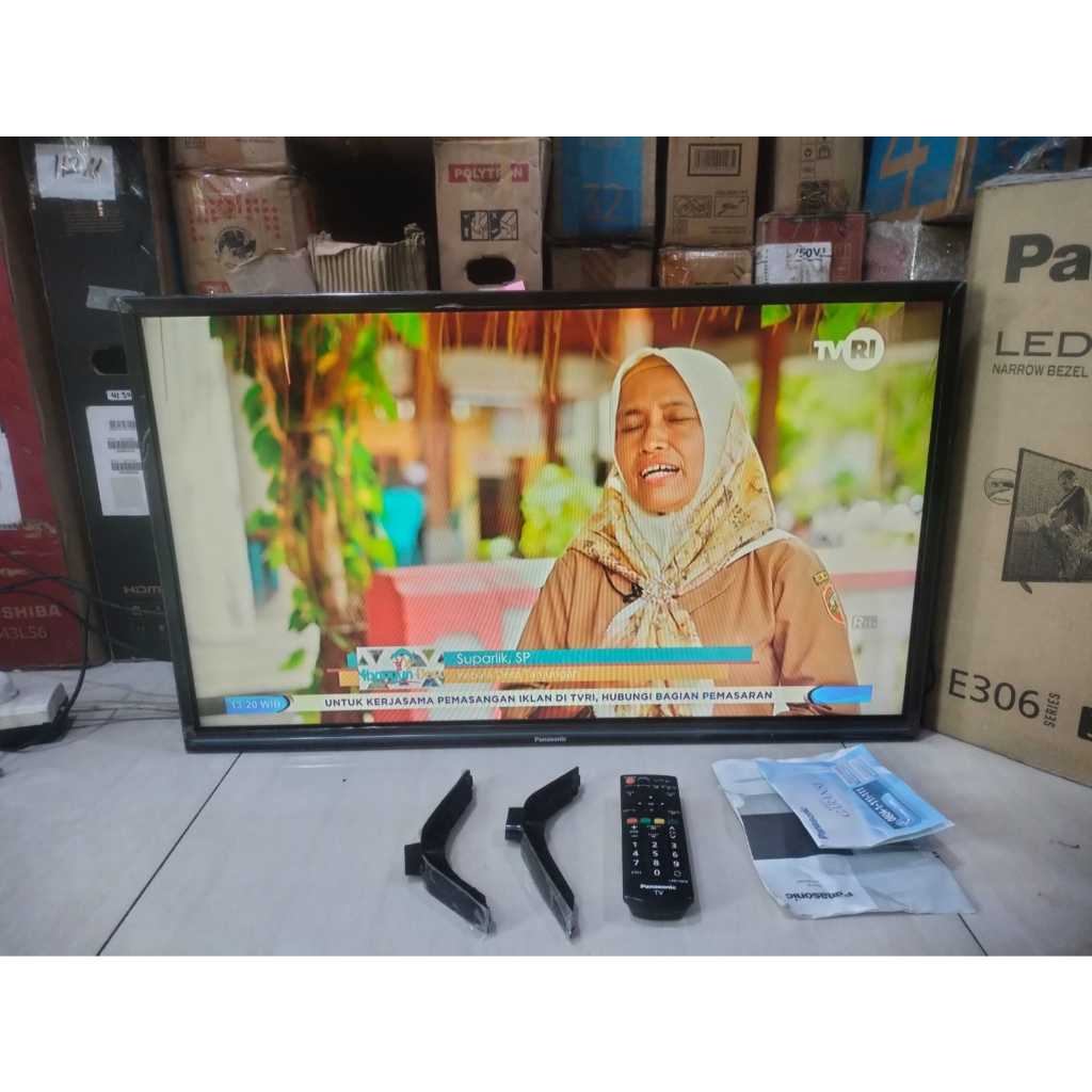 TV LED Panasonic 32In HD Digital TV Kondisi bekas pemakaian masih segel 3774F