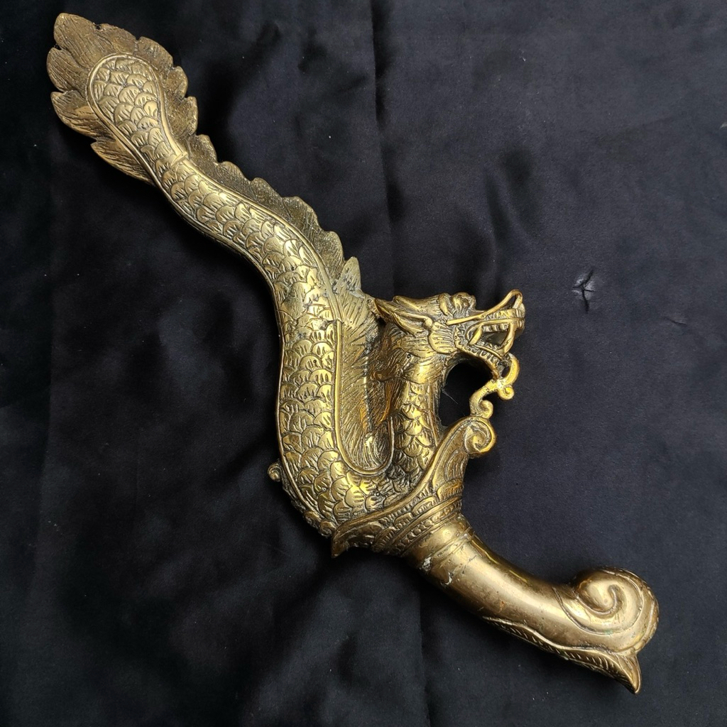 pajangan pataka majapahit warna kuning gold