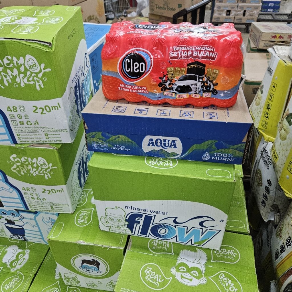 SATU KARTON - AIR MINERAL BOTOL MUNGIL TERKECIL MERK ( FLOW 48*220ML ) - ( AQUESTO 24*300ML ) ( AQUA