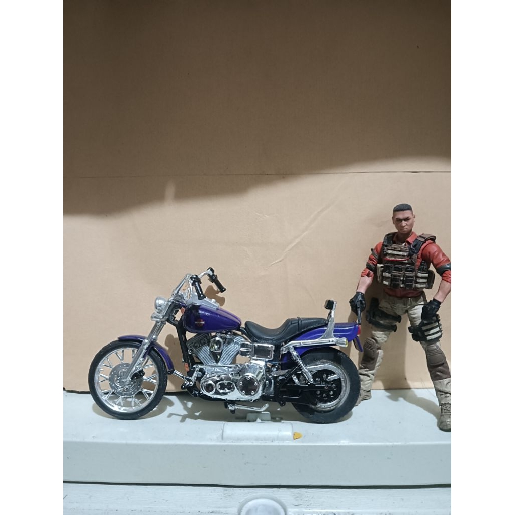 diecast Harley davidson skala 1 :18 maisto