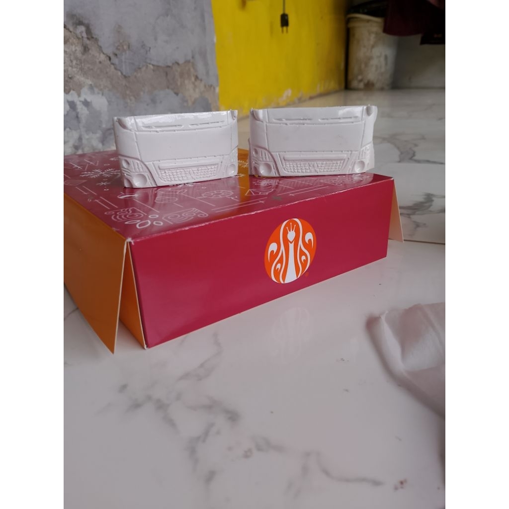 FACE CANTER MINIATUR TRUK PLASTIK