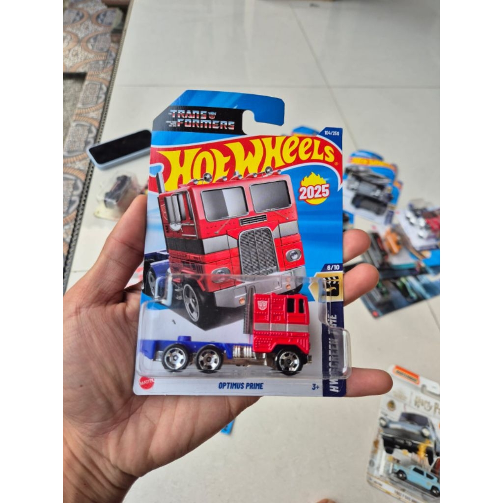 Hotwheels optimus prime