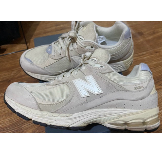 Preloved NEWBALANCE2002R