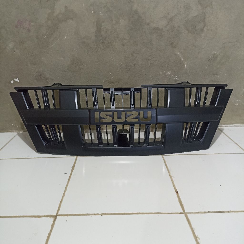 Gril Depan Isuzu Panther Touring 2005-2010 Original Second