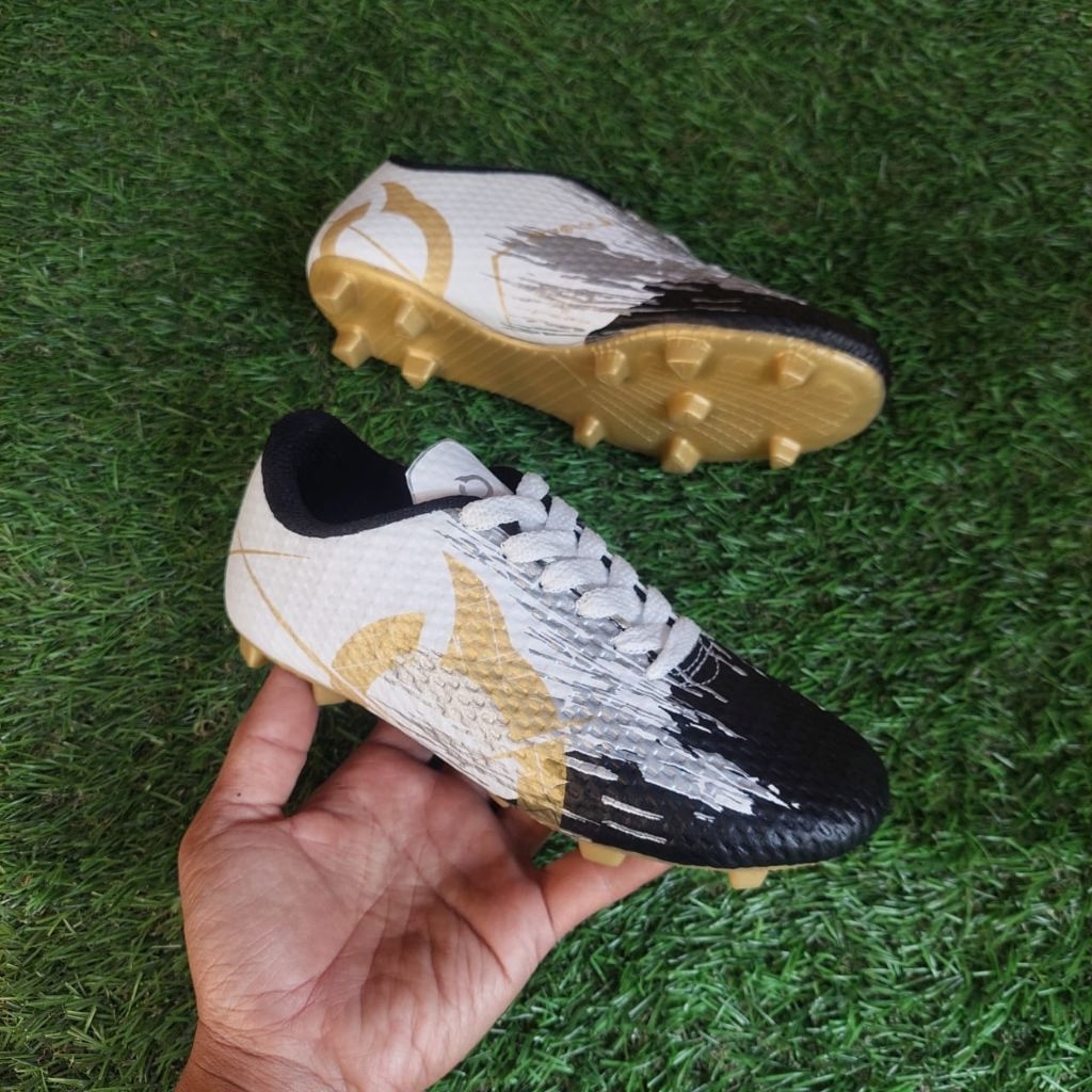 Sepatu bola anak size 28-32. sepatu bola SSB