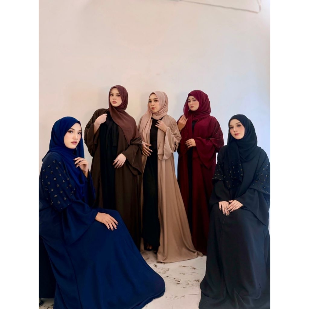 ABAYA QOMARUN SUPER CANTIK MENGGUNAKAN BAHAN KATUN MESIR YANG HITAM UNTUK SERI WARNANYA MENGGUNAKAN 