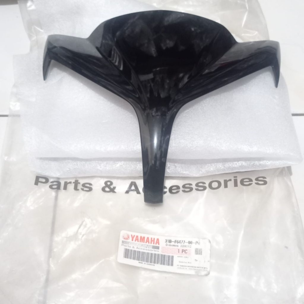 31B-F6477-00-P0 COVER VISOR BATOK LAMPU STANG ATAS JUPITER Z ROBOT SALIB WARNA HITAM ORIGINAL