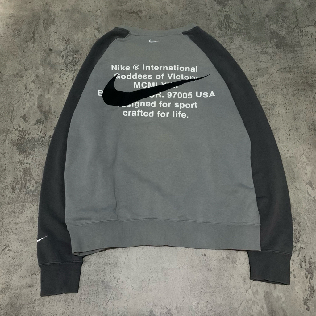 Crewneck Nike International
