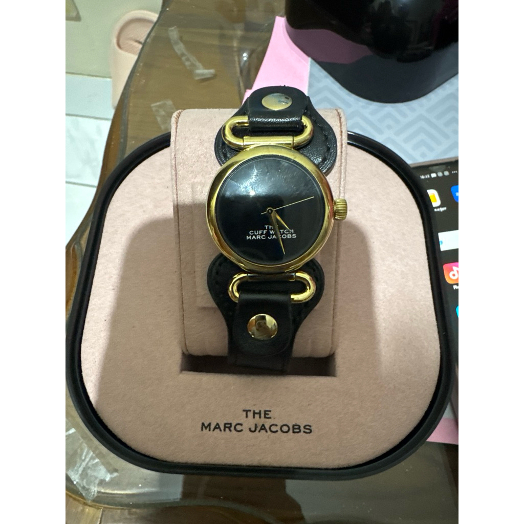 MJ THE CUFF BLACK GOLD