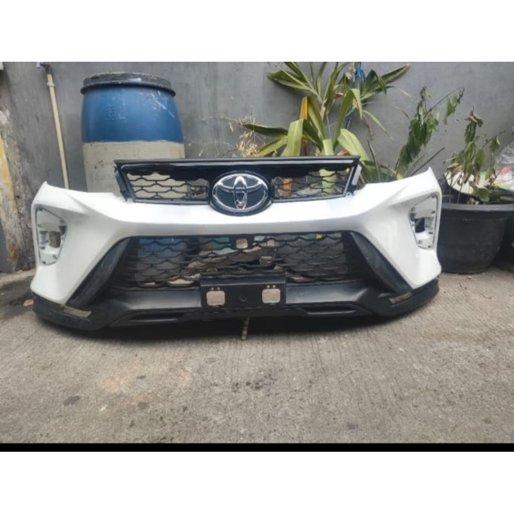bemper depan toyota legender plus gril atas