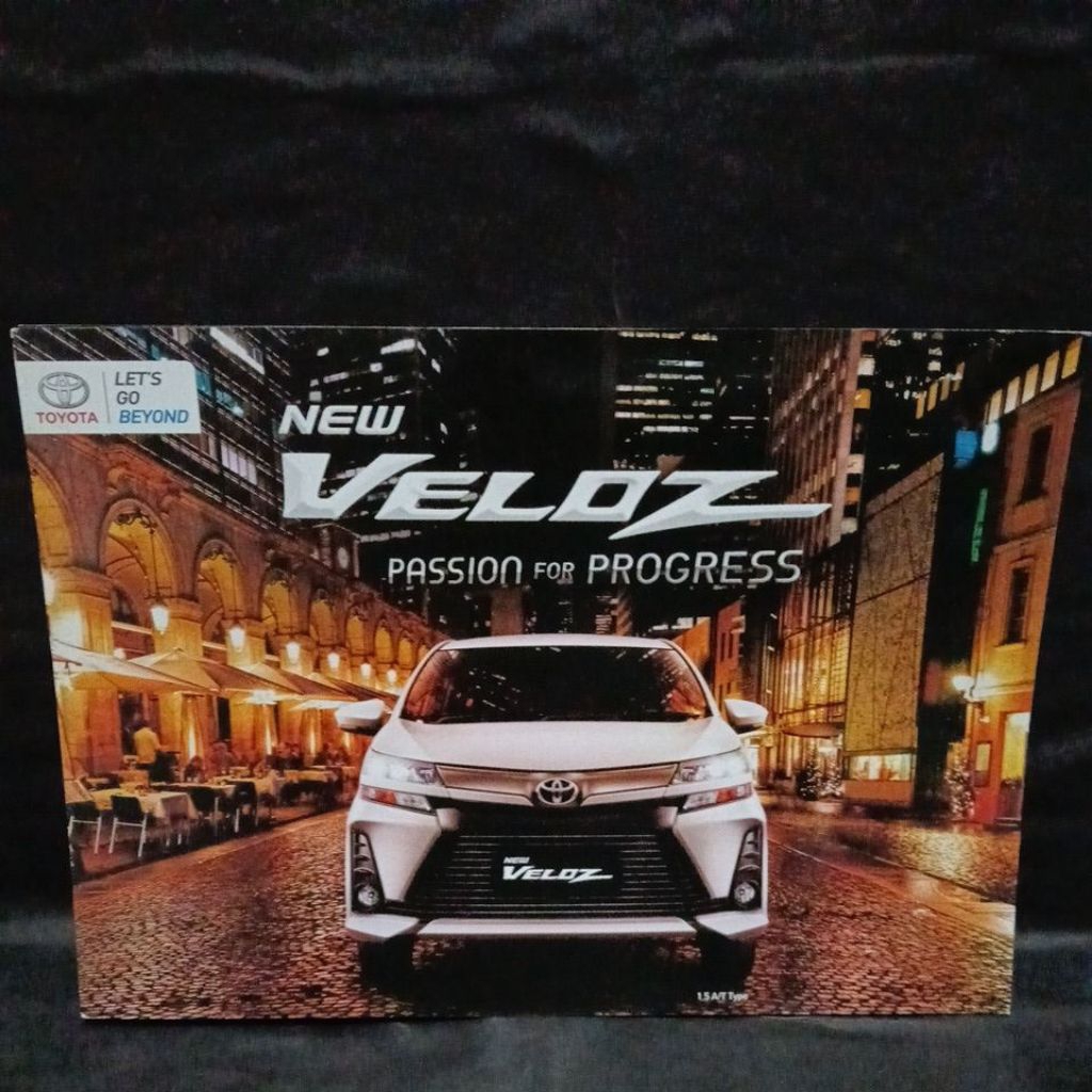 brosur poster leaflet katalog Toyota New veloz