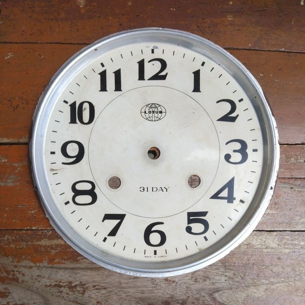 TERLARIS DIAL JAM JADUL LOTUS