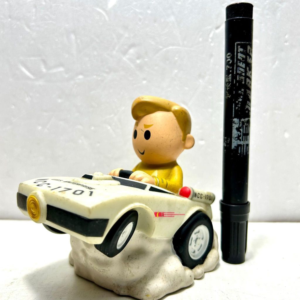 Mainan action figure koleksi vinil Hallmark Squeelys Captain Kirk dari Star Trek. Kapten James T. Ki