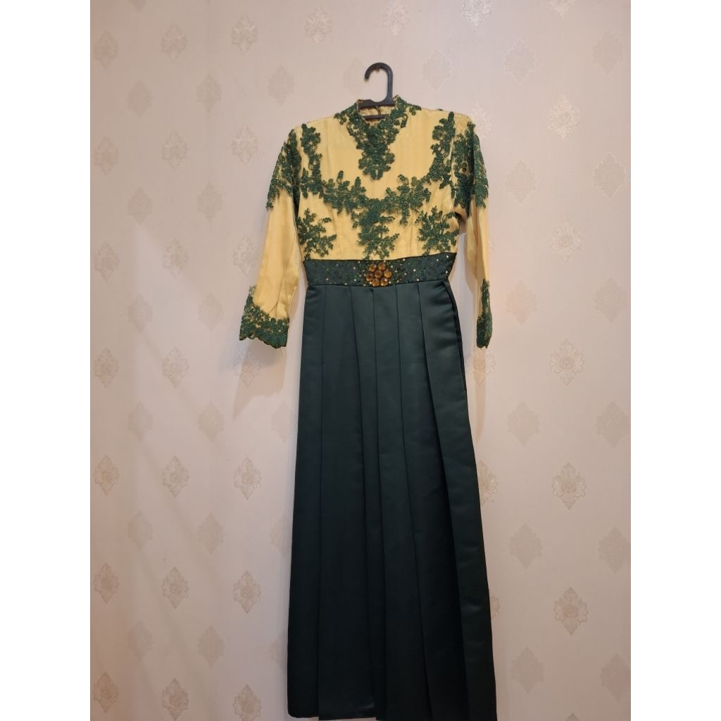 Dress brokat bagian atas terusan