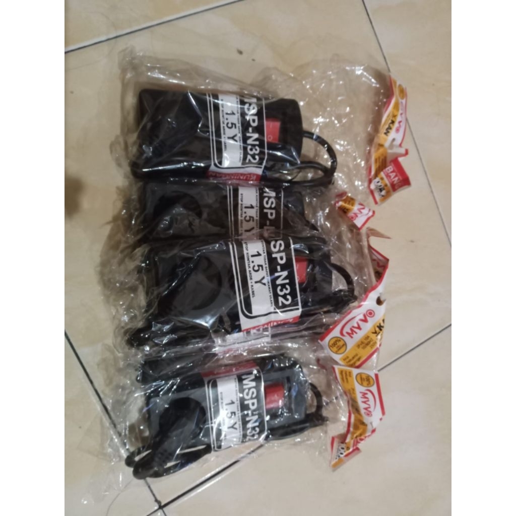 Stop Kontak / Terminal listrik 2 Lubang 1.5 Meter HITAM