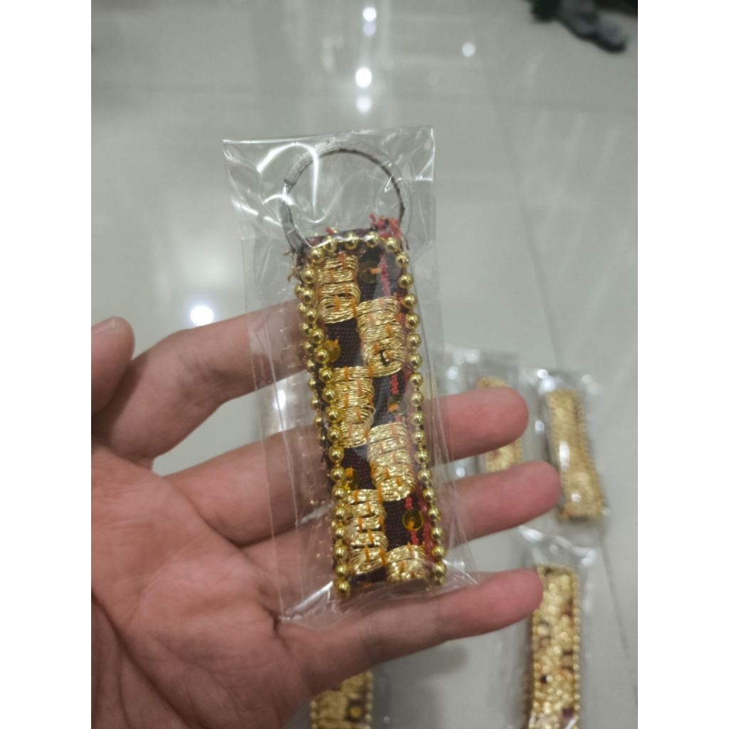 Gantungan kunci souvenir cinderamata tapis khas lampung