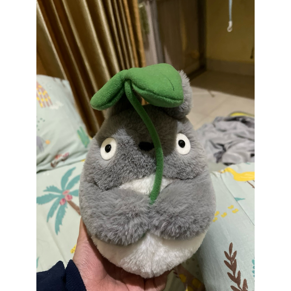 Ghibli Boneka Totoro Pegang Daun (Medium Size) || PO JAPAN ORI NEW TAG