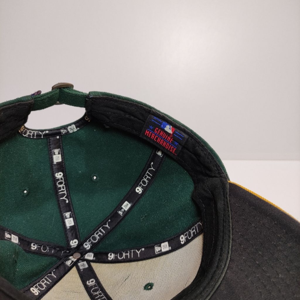 topi oakland athletic