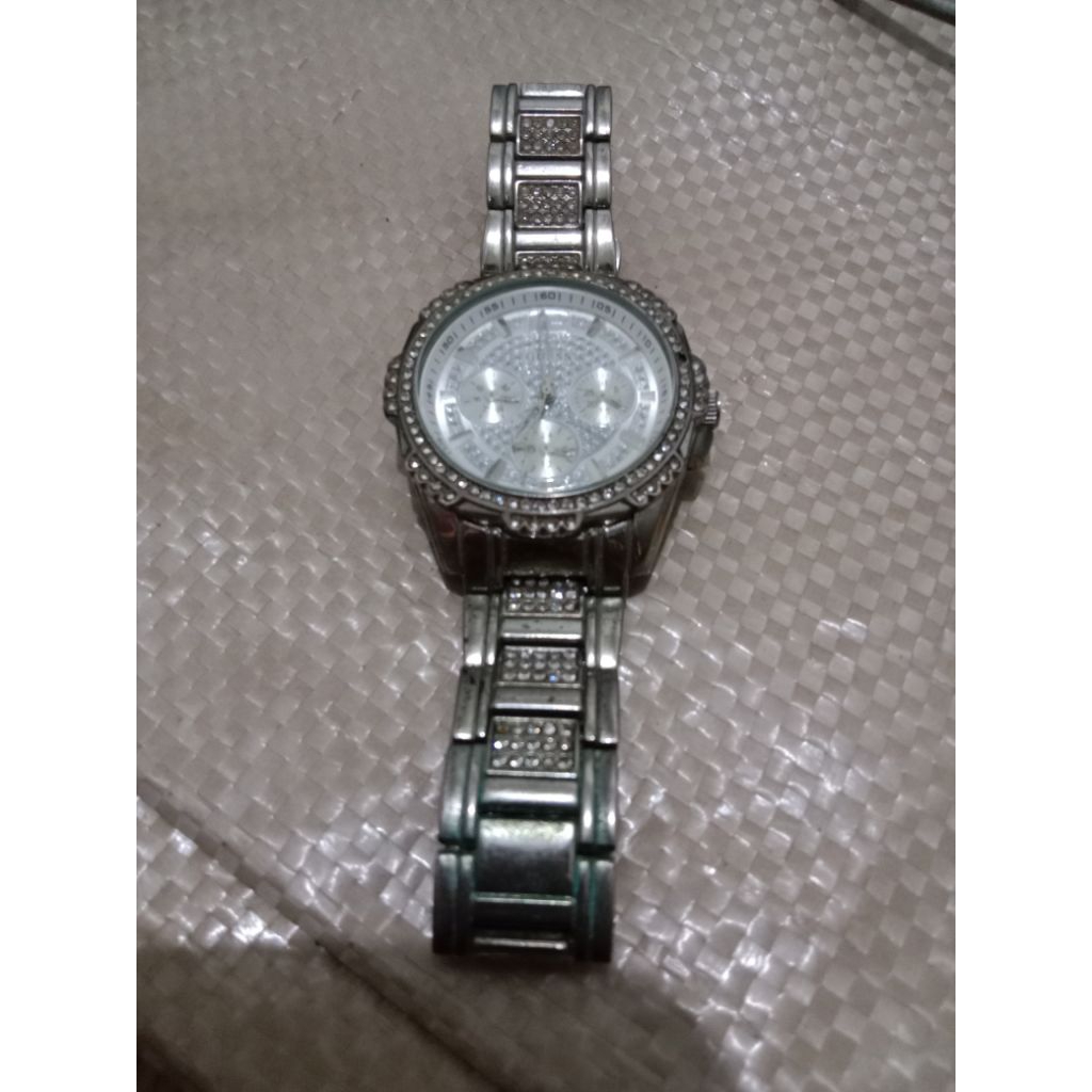 jam tangan wanita merk guess kondisi bekas berkualitas hidup