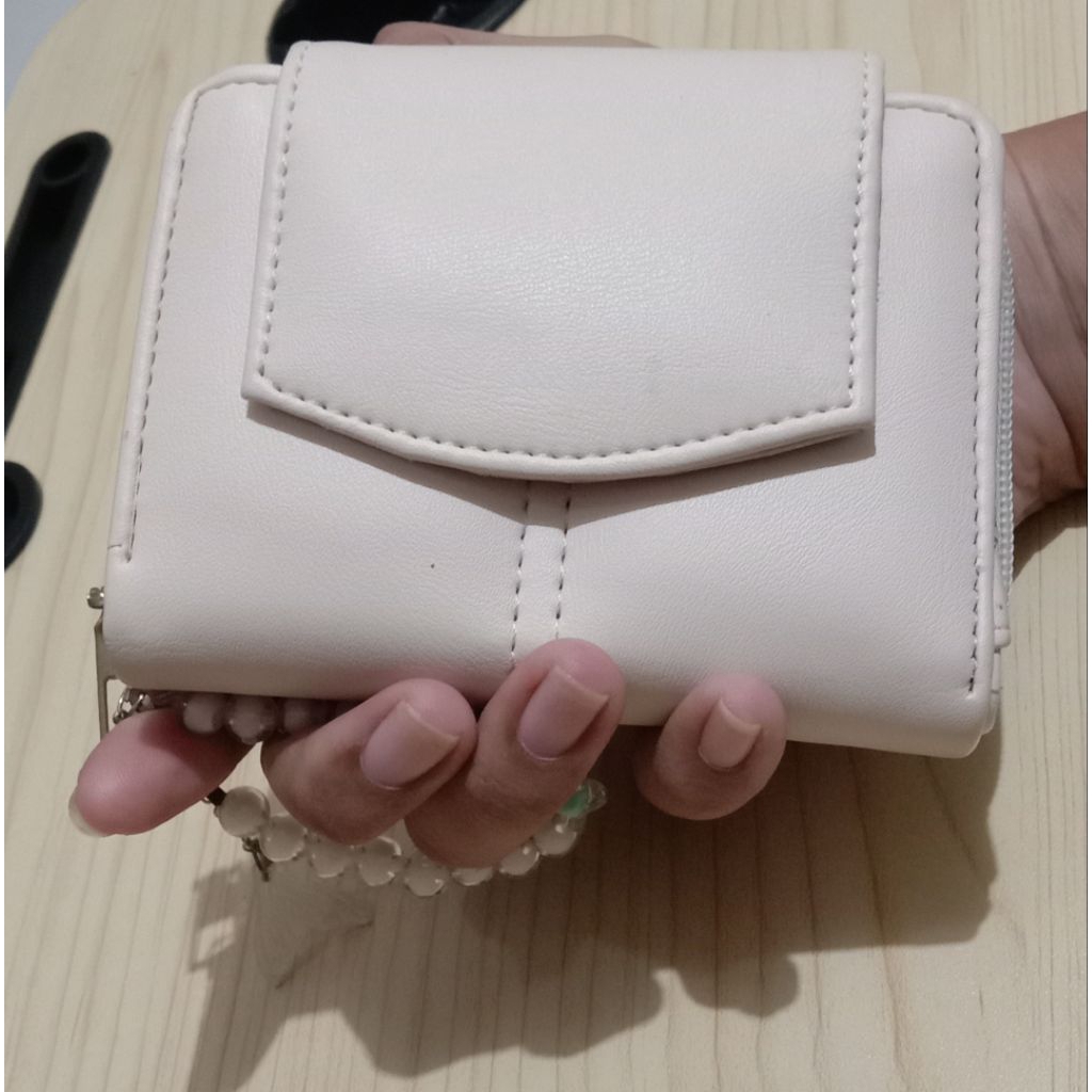 Dompet lipat wanita cantik dan elegan