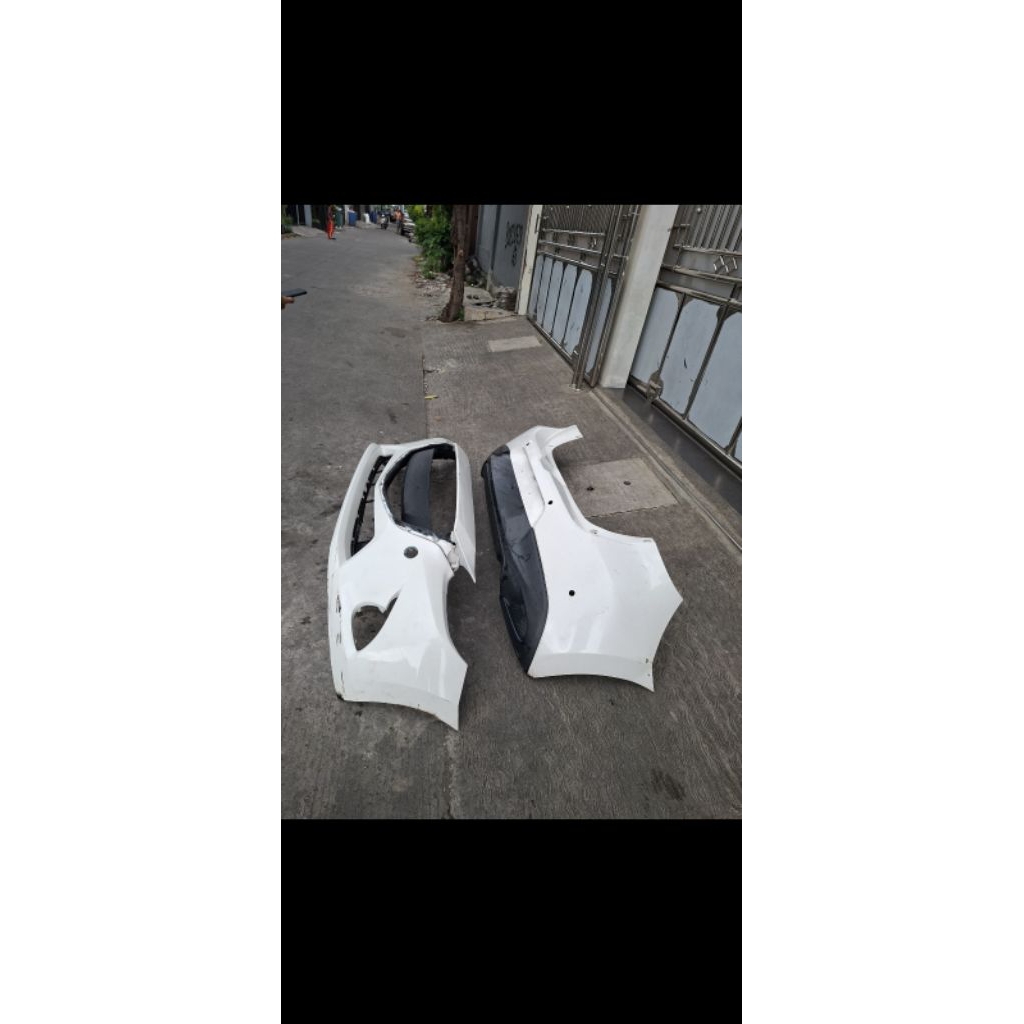 Bemper bagian belakng mazda 2 skyactive