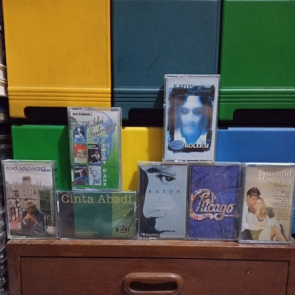 kaset kaset pita baru dan segel