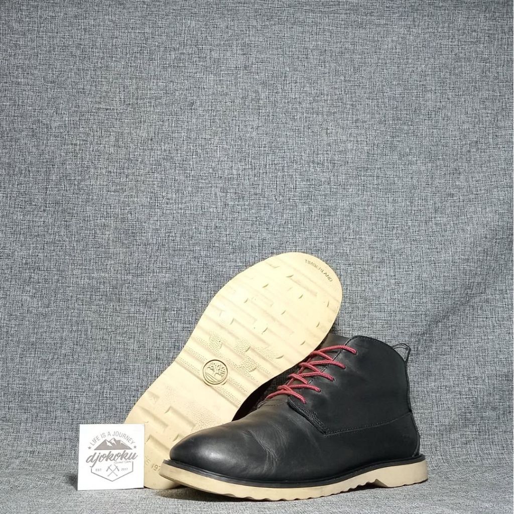 sepatu boots kulit hitam
