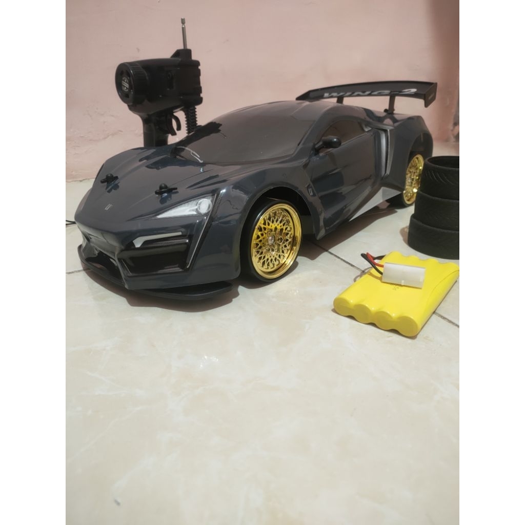 mobil remot sedan warna kuning RC drift besar 1:10