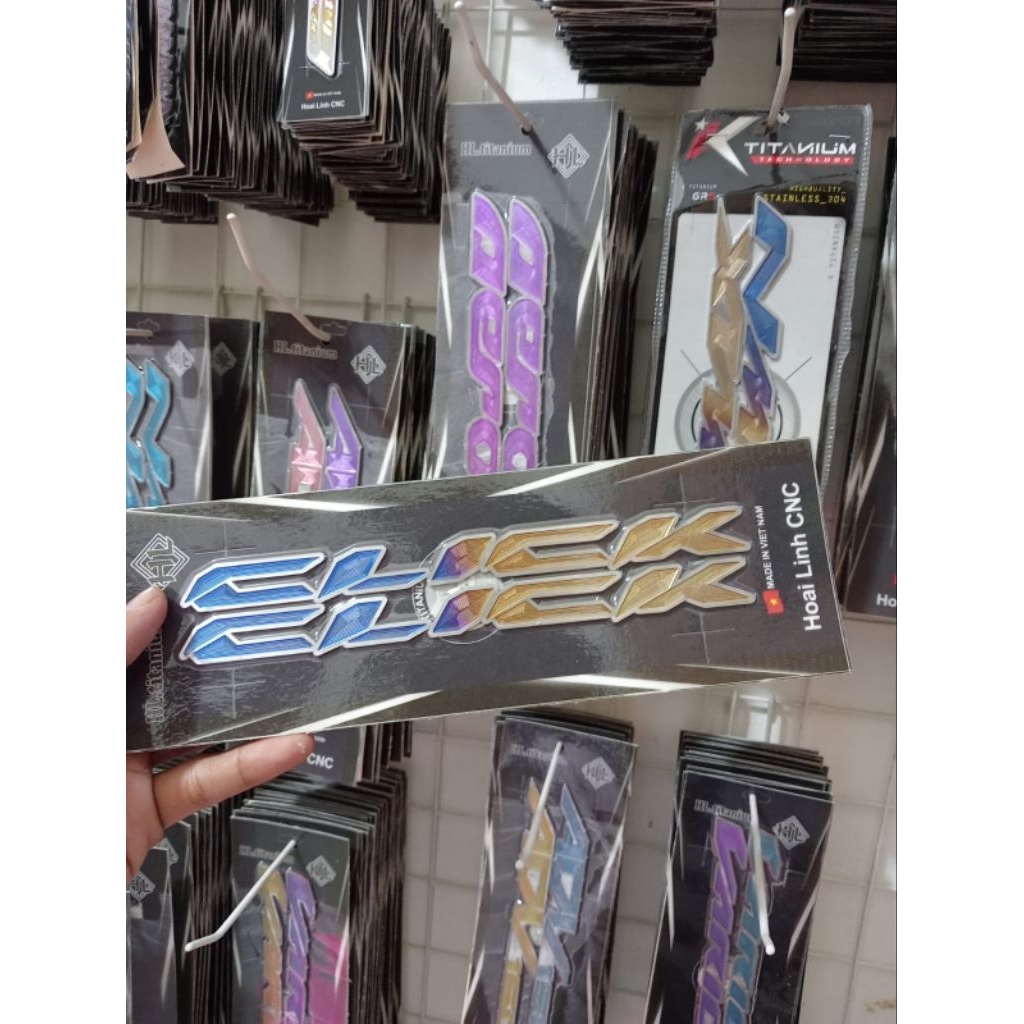 emblem titanium click