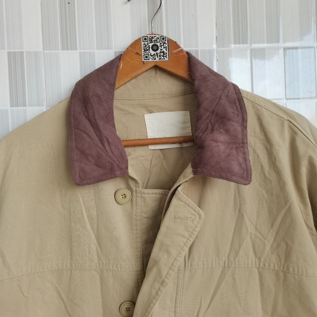 1087.  JAKET KERAH WARNA CREAM SIZE L   PRELOVED