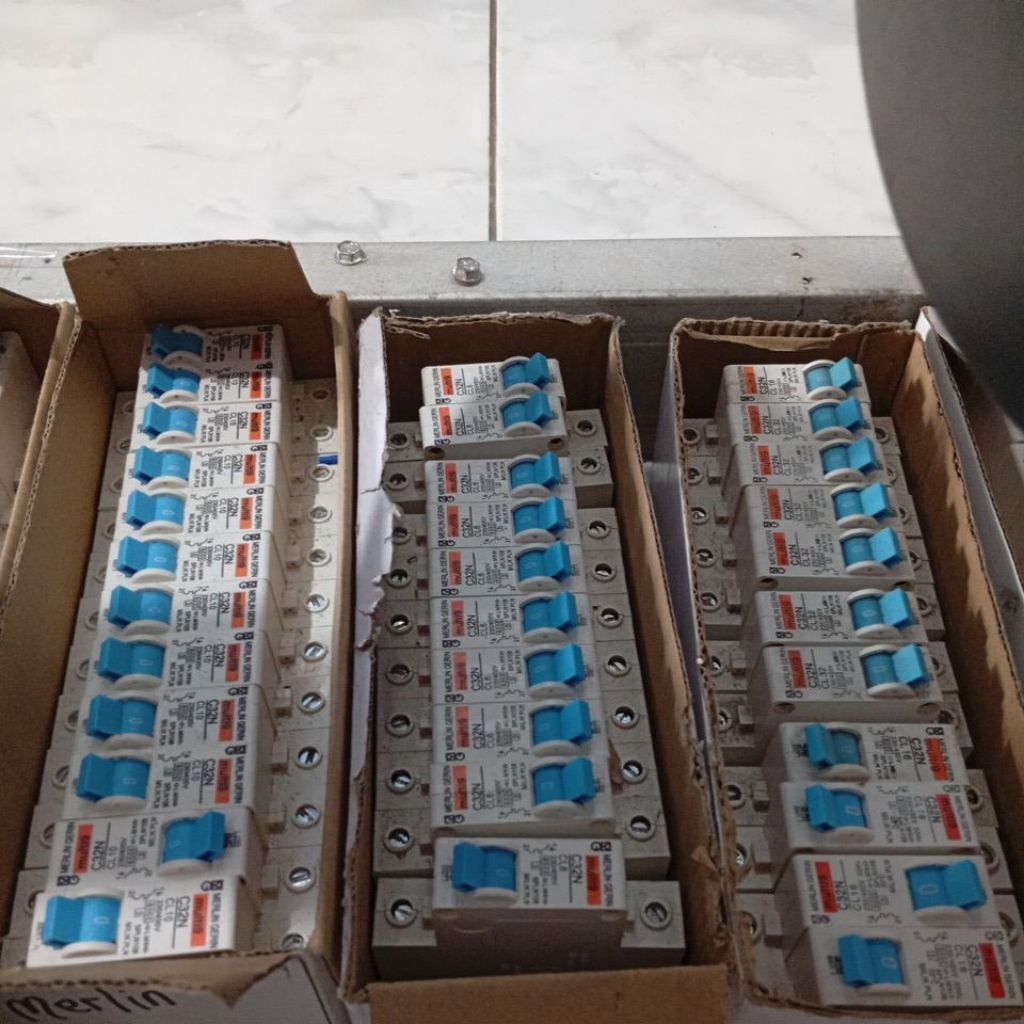 MCB MERLIN GERIN ASLI 2A 4A 6A 10A 16A 25A 32A MCB MERLIN GERIN MULTI 9