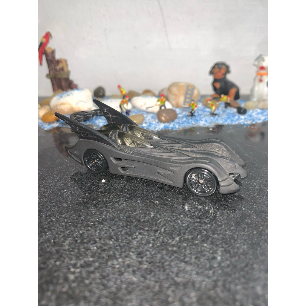 HOTWHEELS BATMOBILE