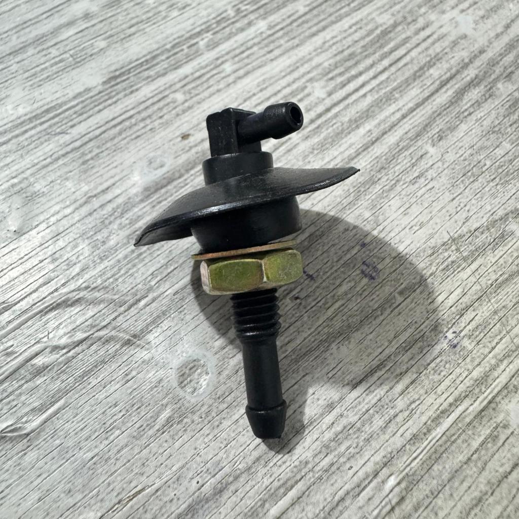 (TAYO) Nozzle Semprotan Air FUSO FN61, FN62 TAYO/Nozzle Wiper FUSO FN61, FN62 TAYO