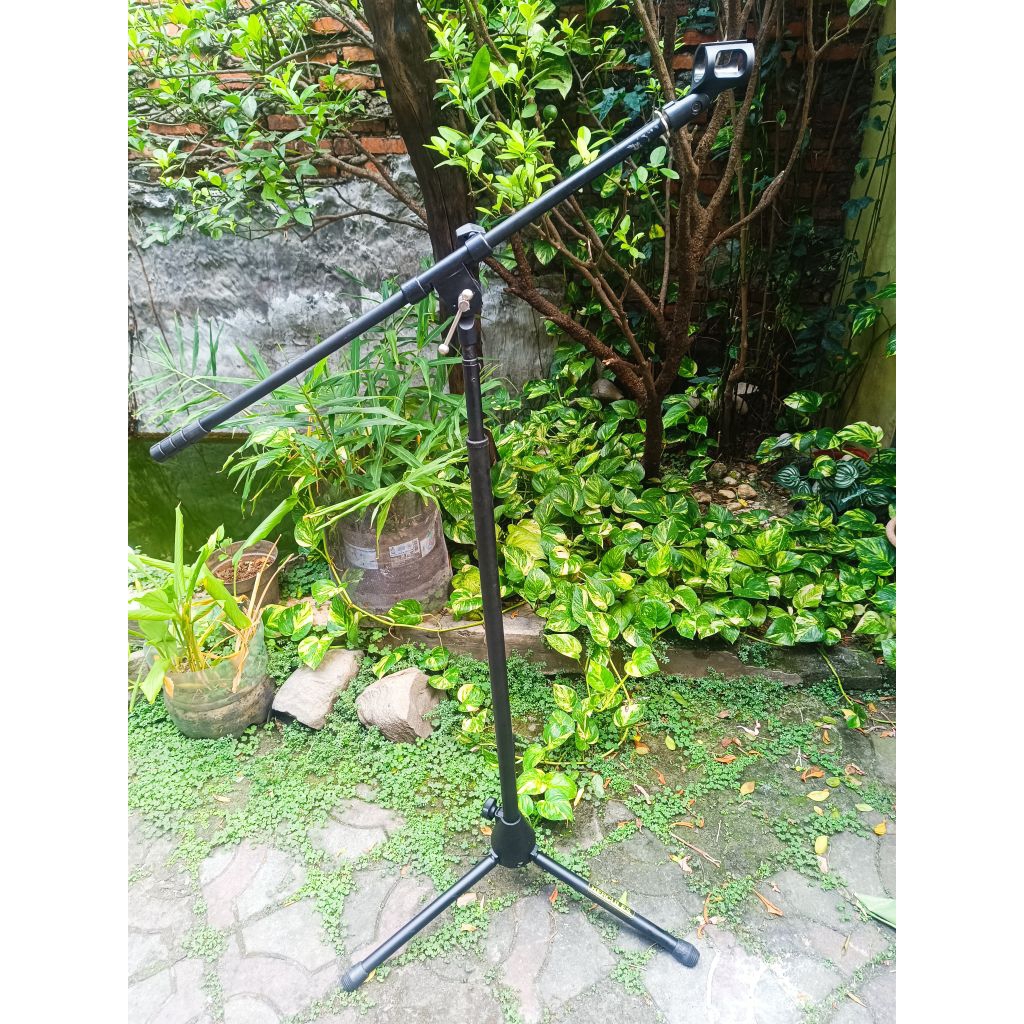 STAND MICROPHONE HERCULES BEKAS OKE