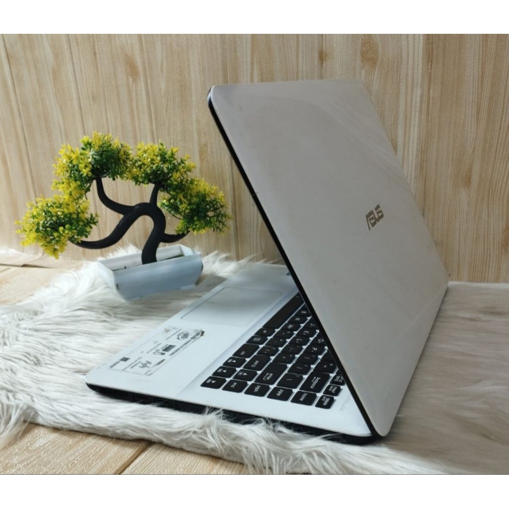 Asus A455L,Corei3-4005uRam4Gbhdd500Gb