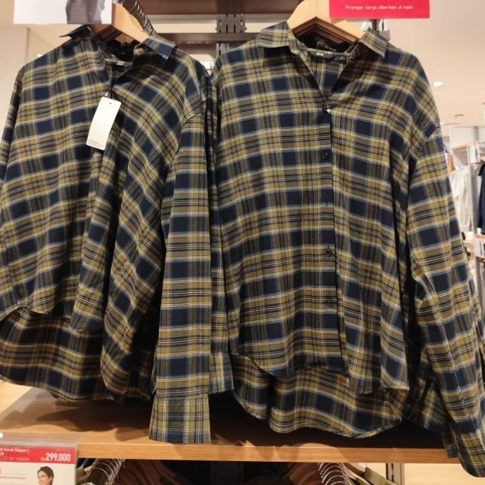 Kemeja Flanel Kerah Skipper Wanita Uniqlo