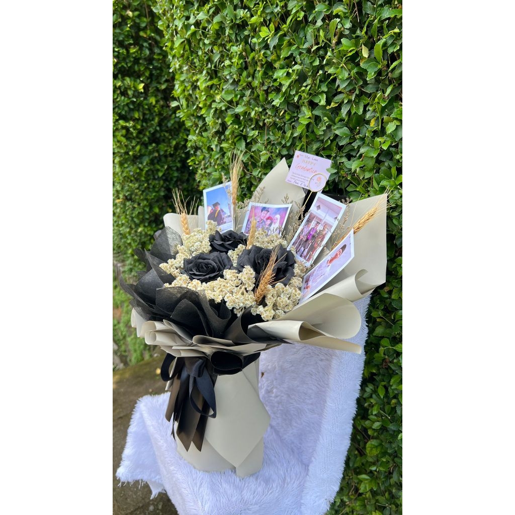 Buket bunga happy graduation