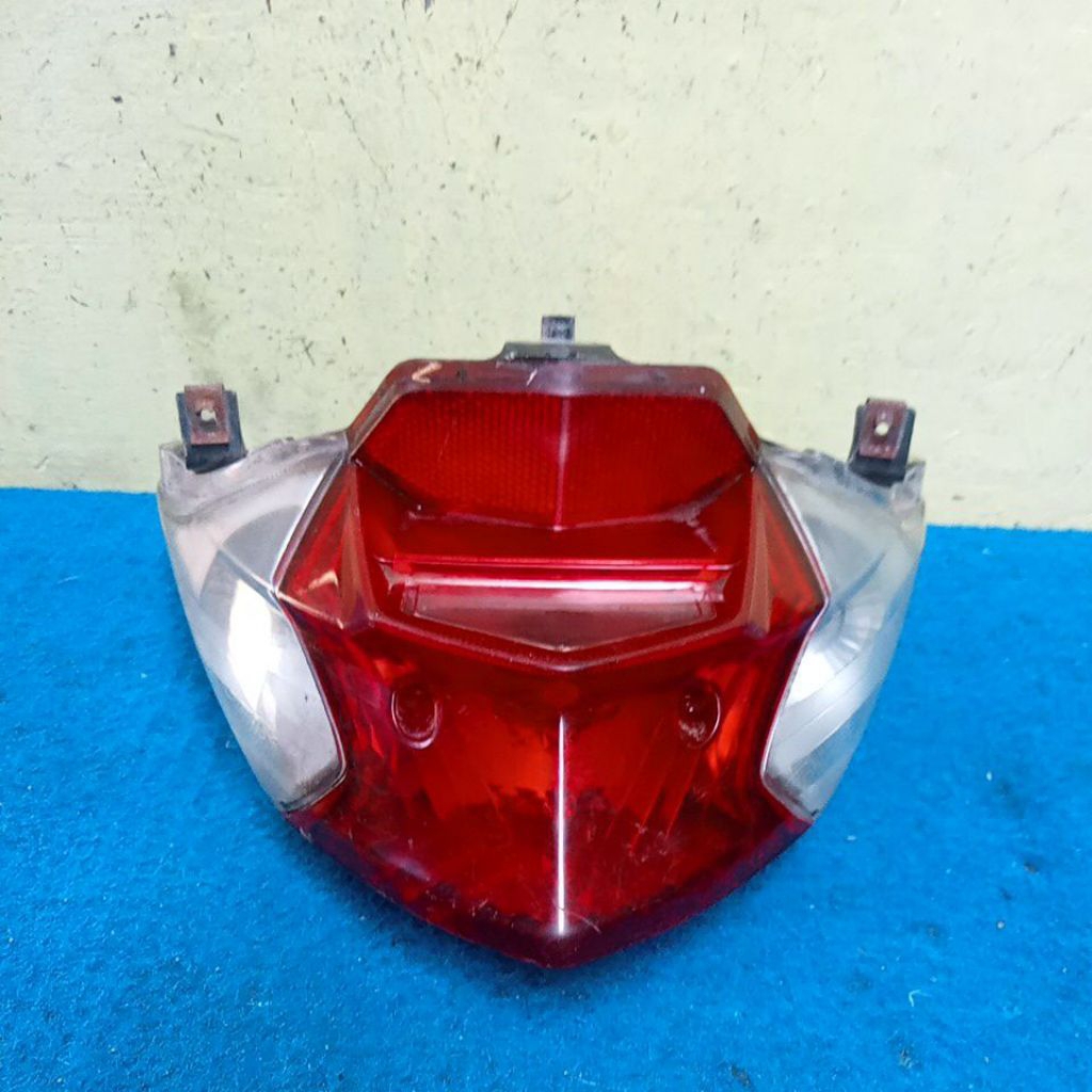 Reflektor lampu stop belakang Honda beat fi 2013/2015 original